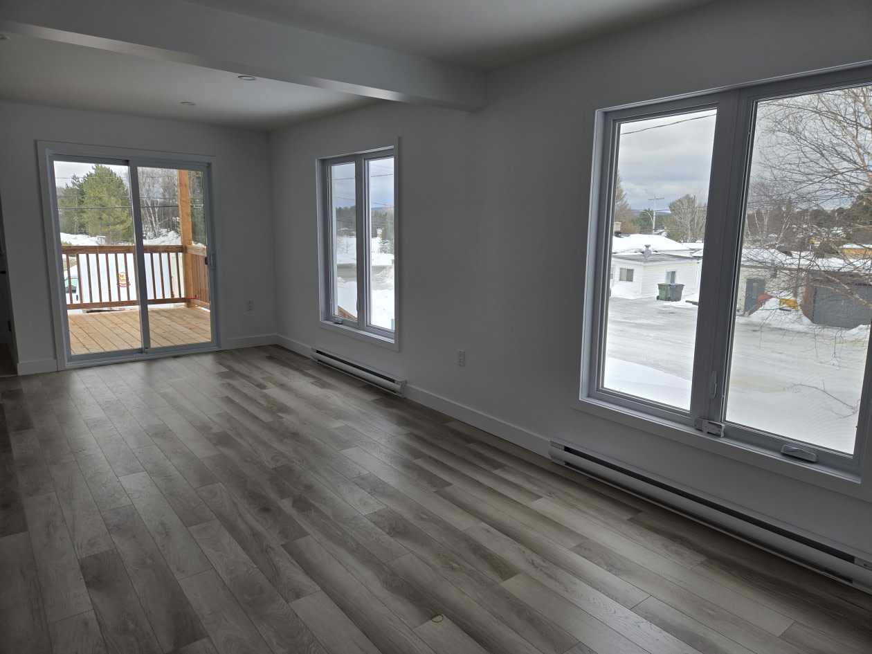 Salle à manger — 1400 Boul Des Ruisseaux, Mont-Laurier, J9L 0H6, Mont-Laurier