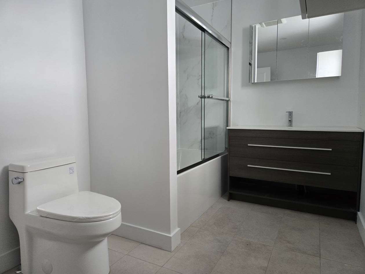 Salle de bains — 1400 Boul Des Ruisseaux, Mont-Laurier, J9L 0H6, Mont-Laurier