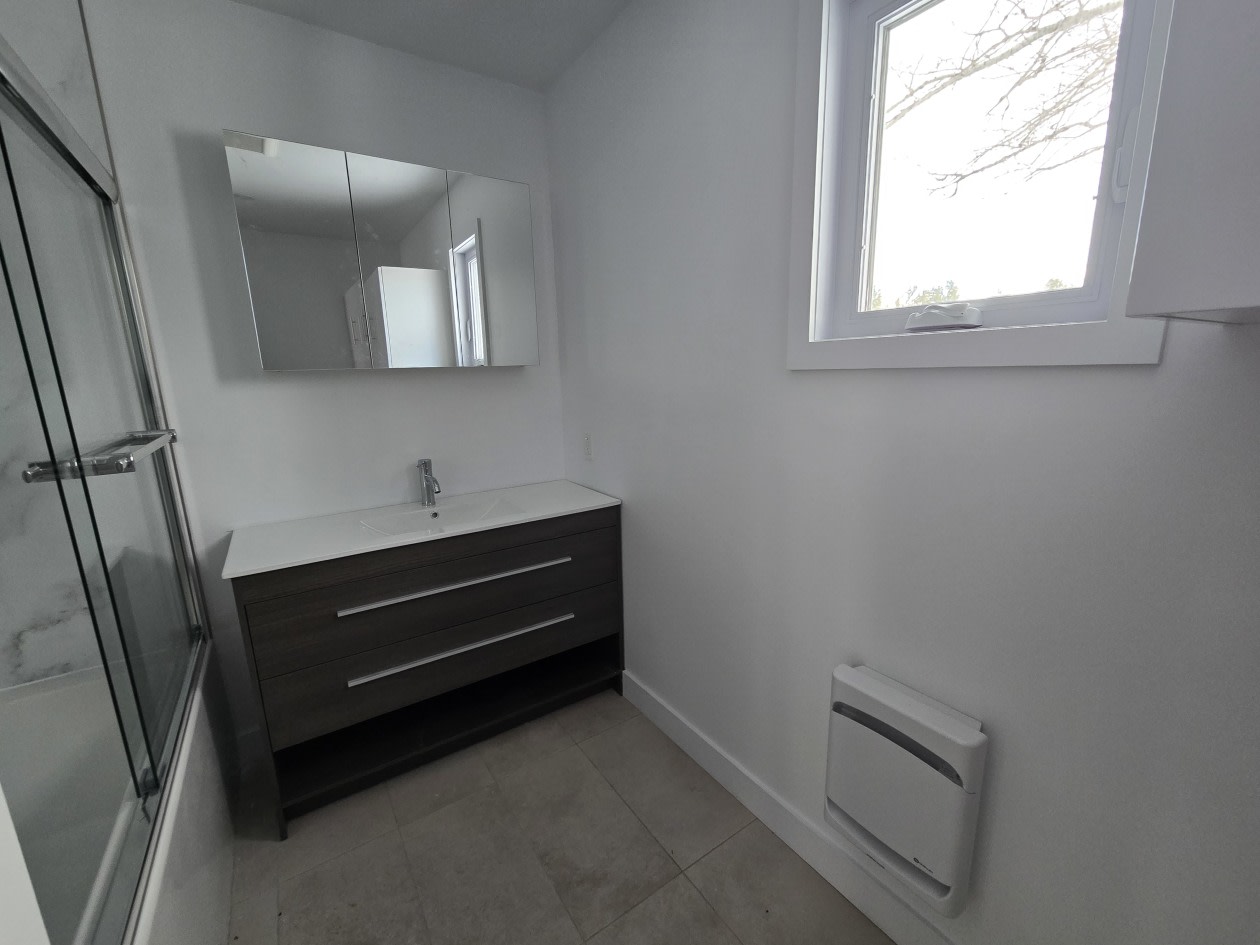 Salle de bains — 1400 Boul Des Ruisseaux, Mont-Laurier, J9L 0H6, Mont-Laurier