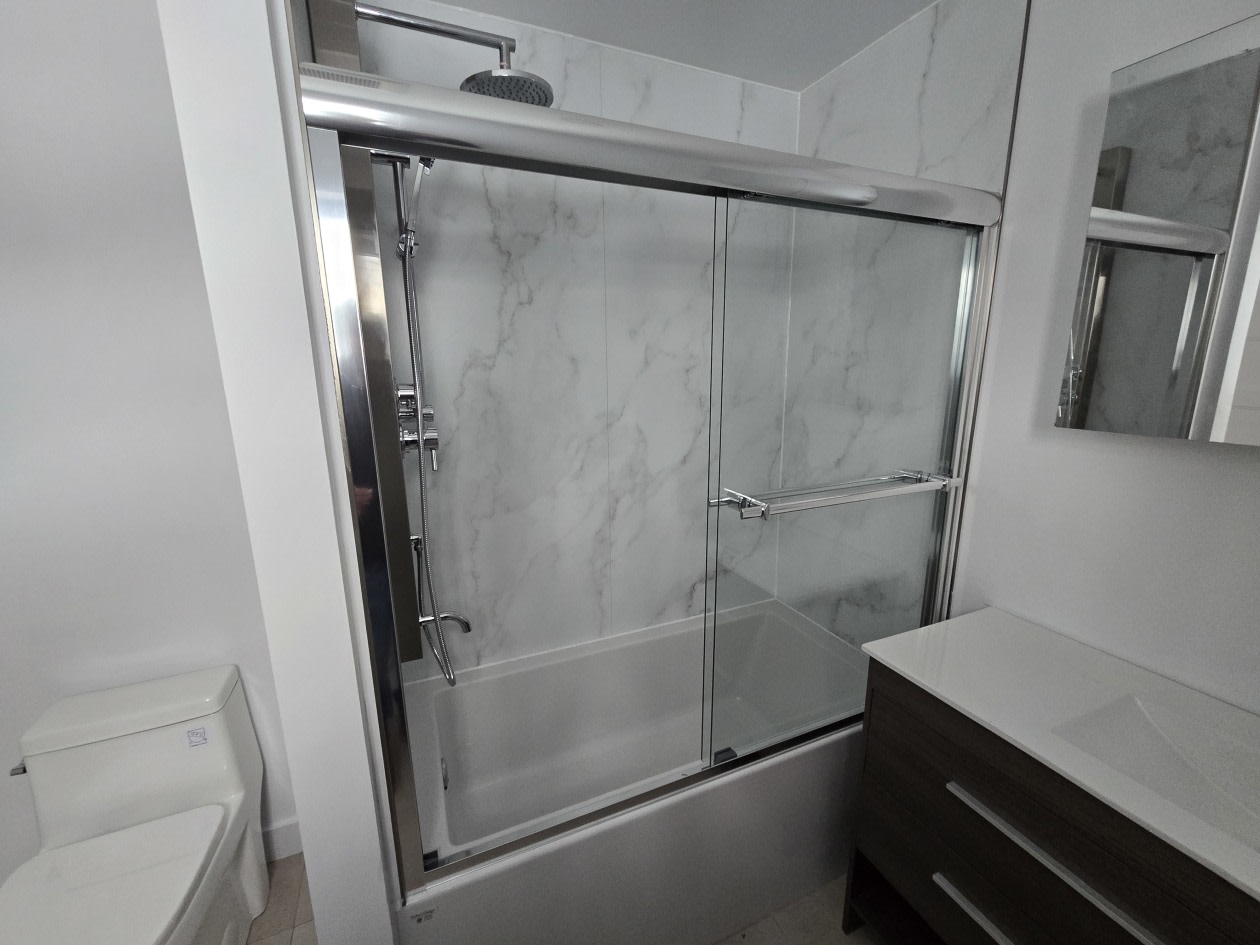 Salle de bains — 1400 Boul Des Ruisseaux, Mont-Laurier, J9L 0H6, Mont-Laurier