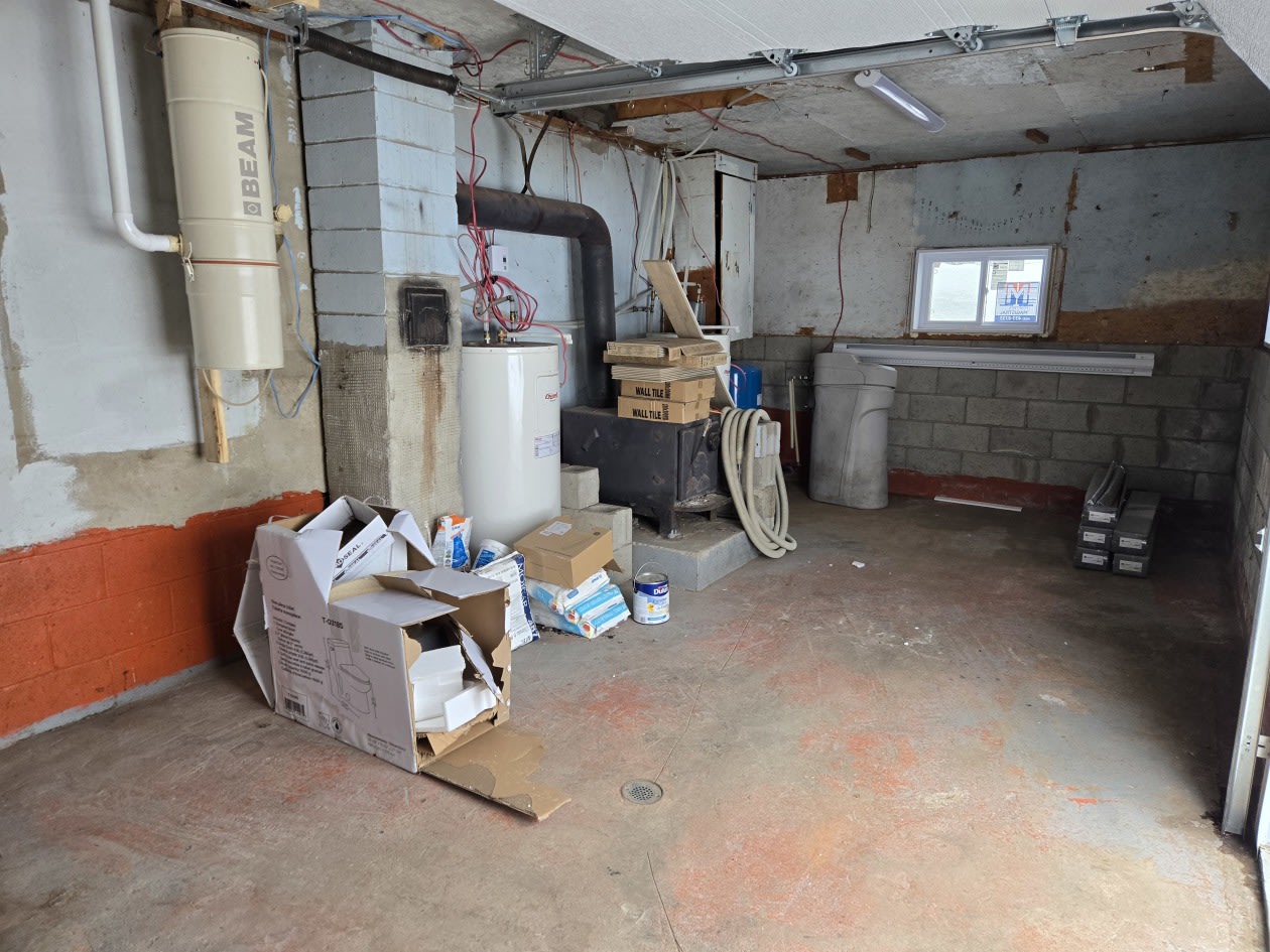 Garage — 1400 Boul Des Ruisseaux, Mont-Laurier, J9L 0H6, Mont-Laurier