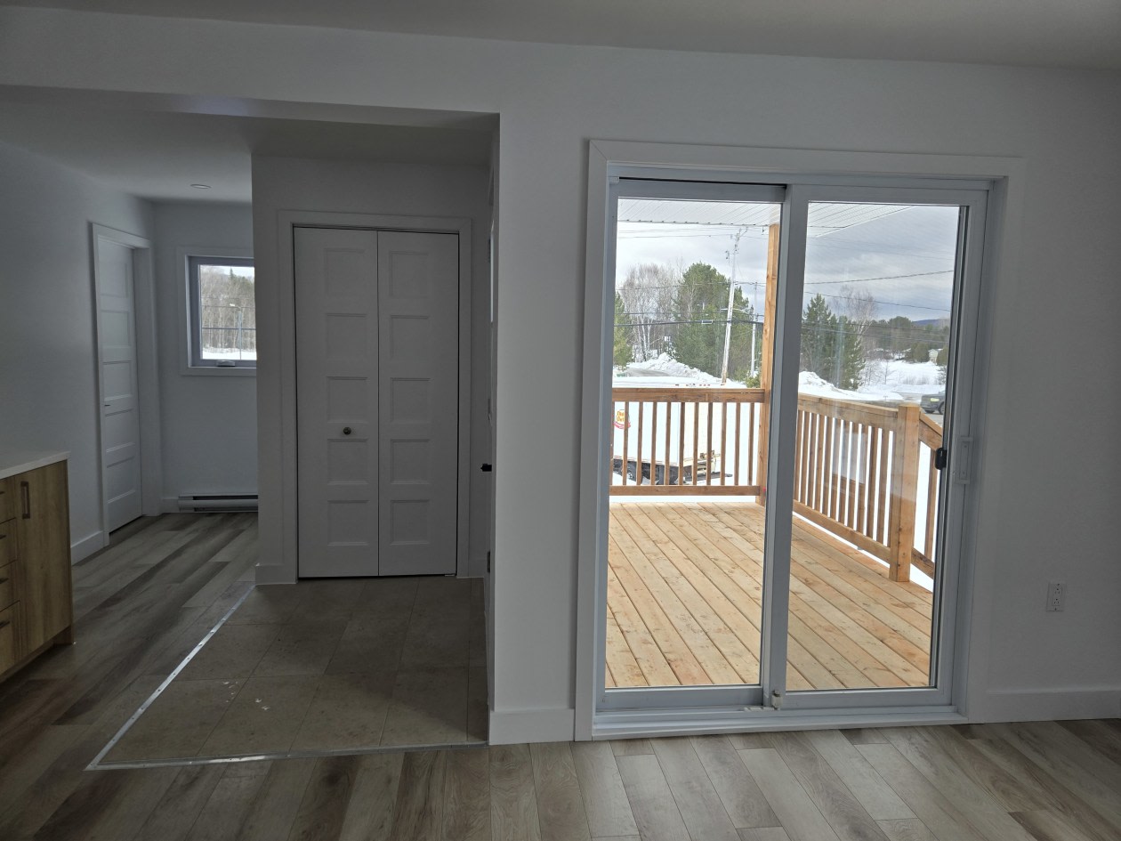Salle à manger — 1400 Boul Des Ruisseaux, Mont-Laurier, J9L 0H6, Mont-Laurier