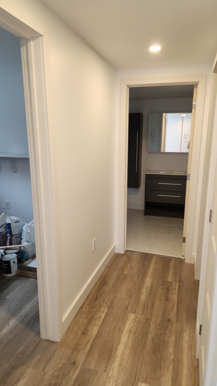 Corridor — 1400 Boul Des Ruisseaux, Mont-Laurier, J9L 0H6, Mont-Laurier
