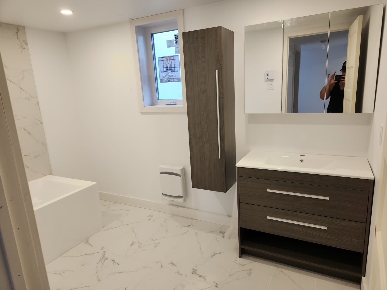Salle de bains — 1400 Boul Des Ruisseaux, Mont-Laurier, J9L 0H6, Mont-Laurier