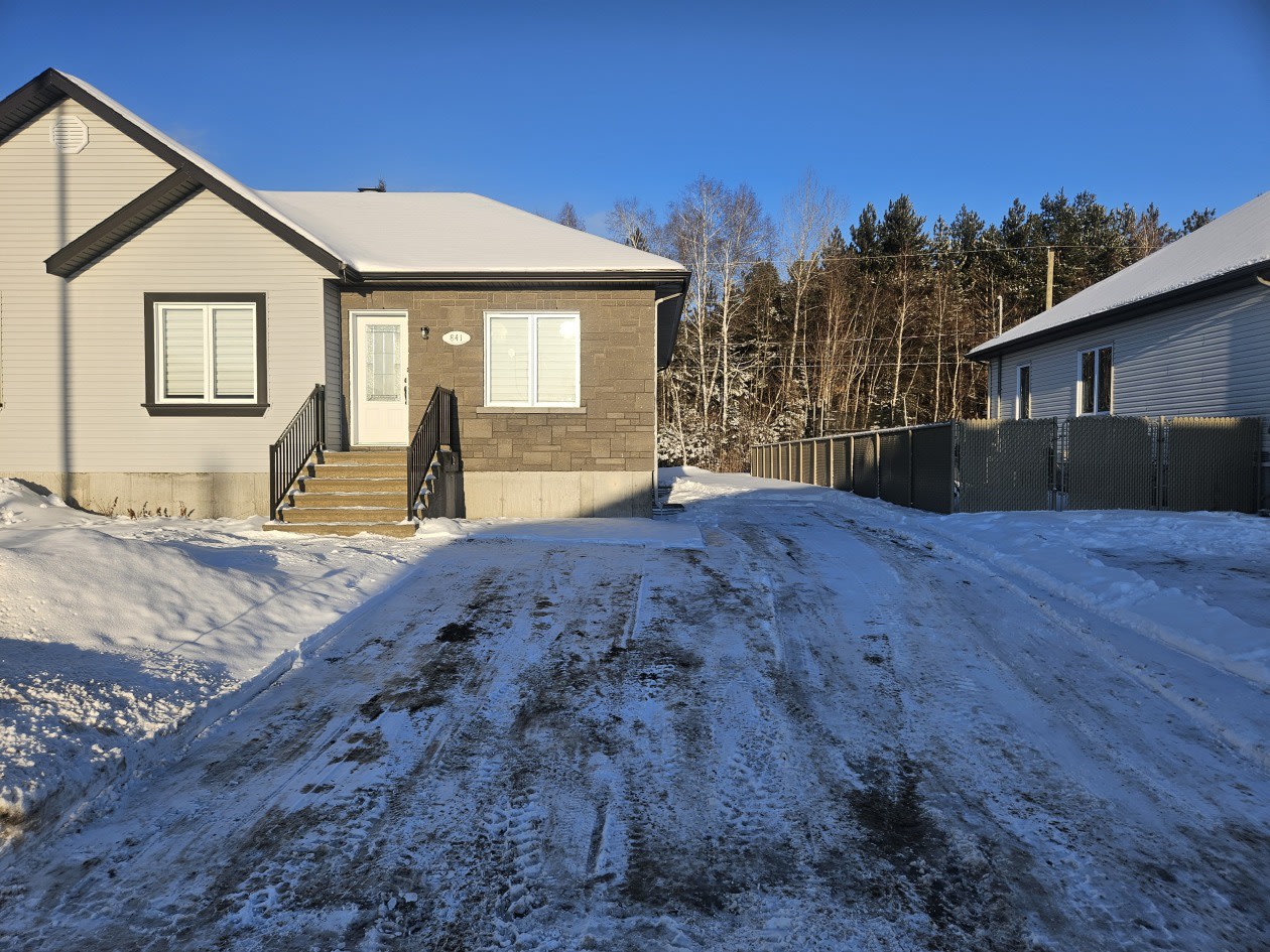 841 Av Des Dalles — photo 2
