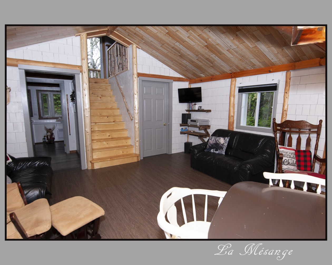 Salon — 94 9E Rang, Saint-Just-de-Bretenières, G0R 3H0, Saint-Just-de-Bretenières