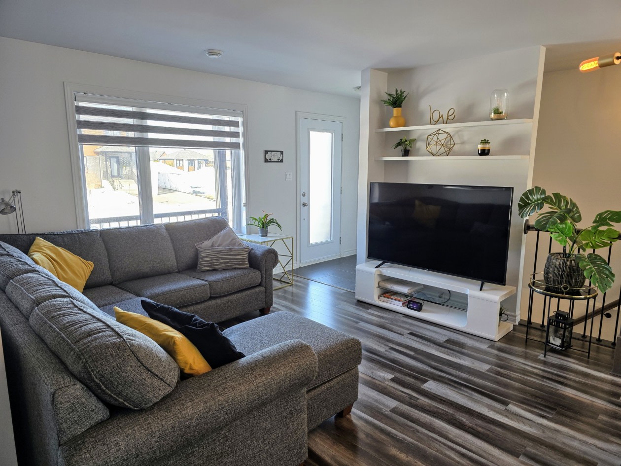 Salon — 892 Av De La Traversée, Salaberry-de-Valleyfield, J6S 0N4, Salaberry-de-Valleyfield