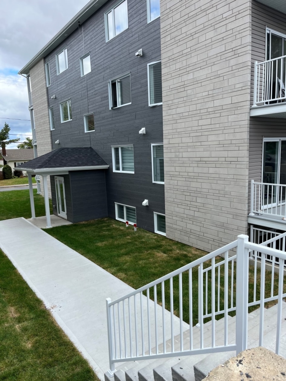 1-820 Rue Saint-Jacques O — photo 1