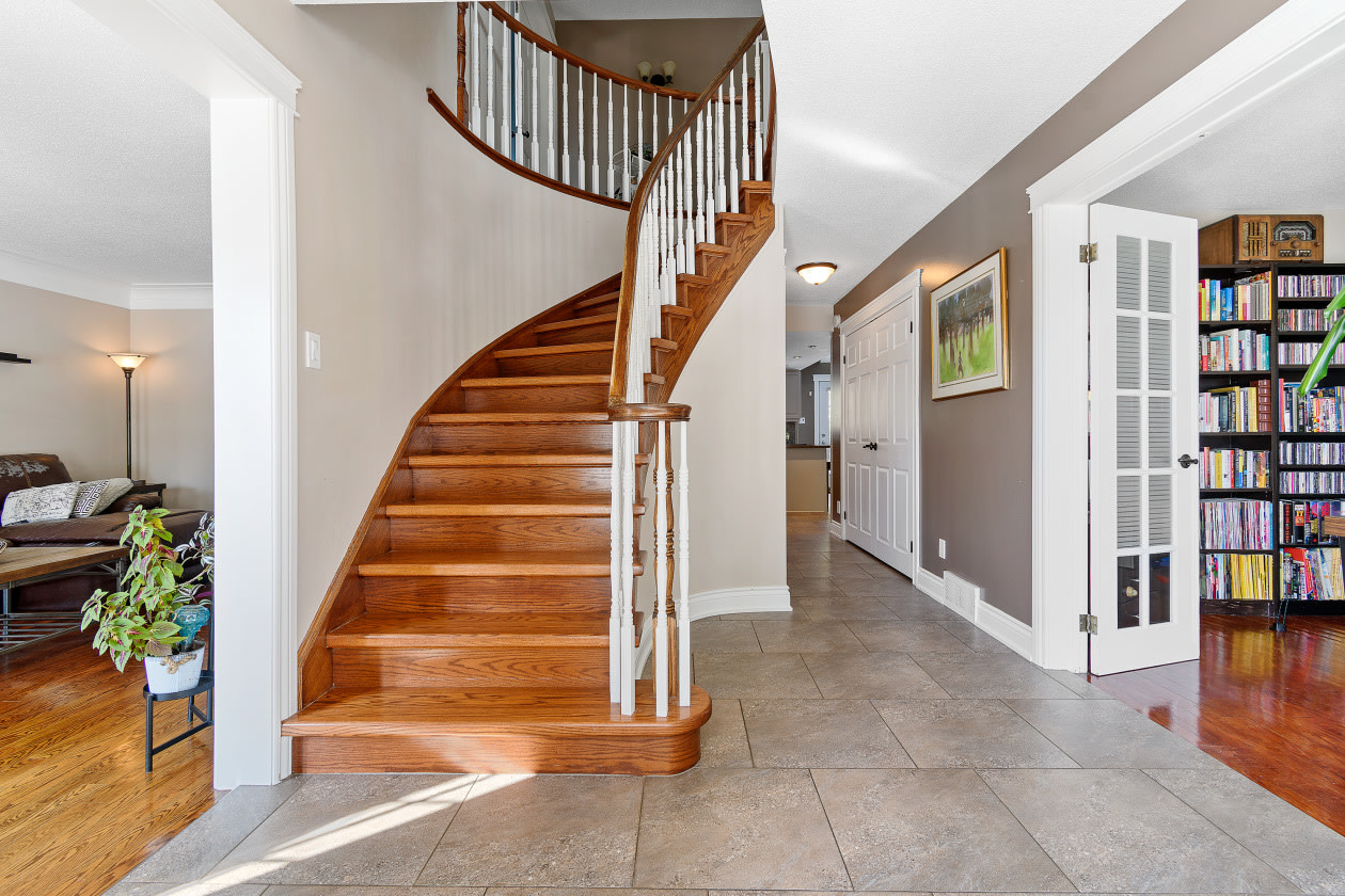 Escalier — 77 Rue Félix-Leclerc, Gatineau, J9H 6Y2, Gatineau