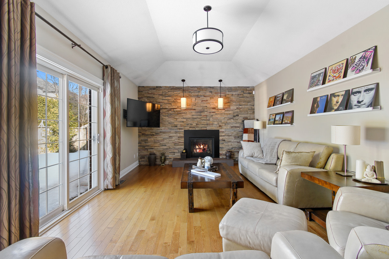 Salon — 77 Rue Félix-Leclerc, Gatineau, J9H 6Y2, Gatineau