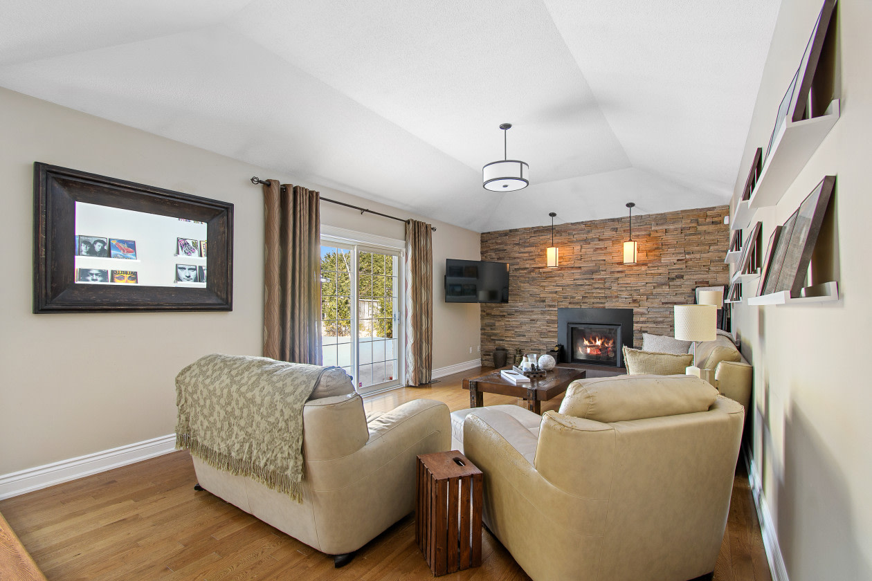 Salon — 77 Rue Félix-Leclerc, Gatineau, J9H 6Y2, Gatineau