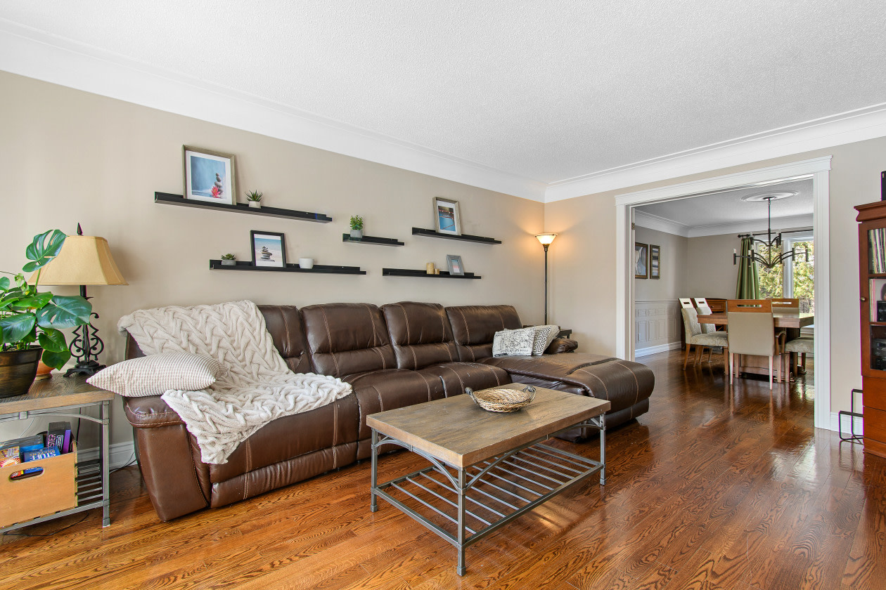 Salon — 77 Rue Félix-Leclerc, Gatineau, J9H 6Y2, Gatineau