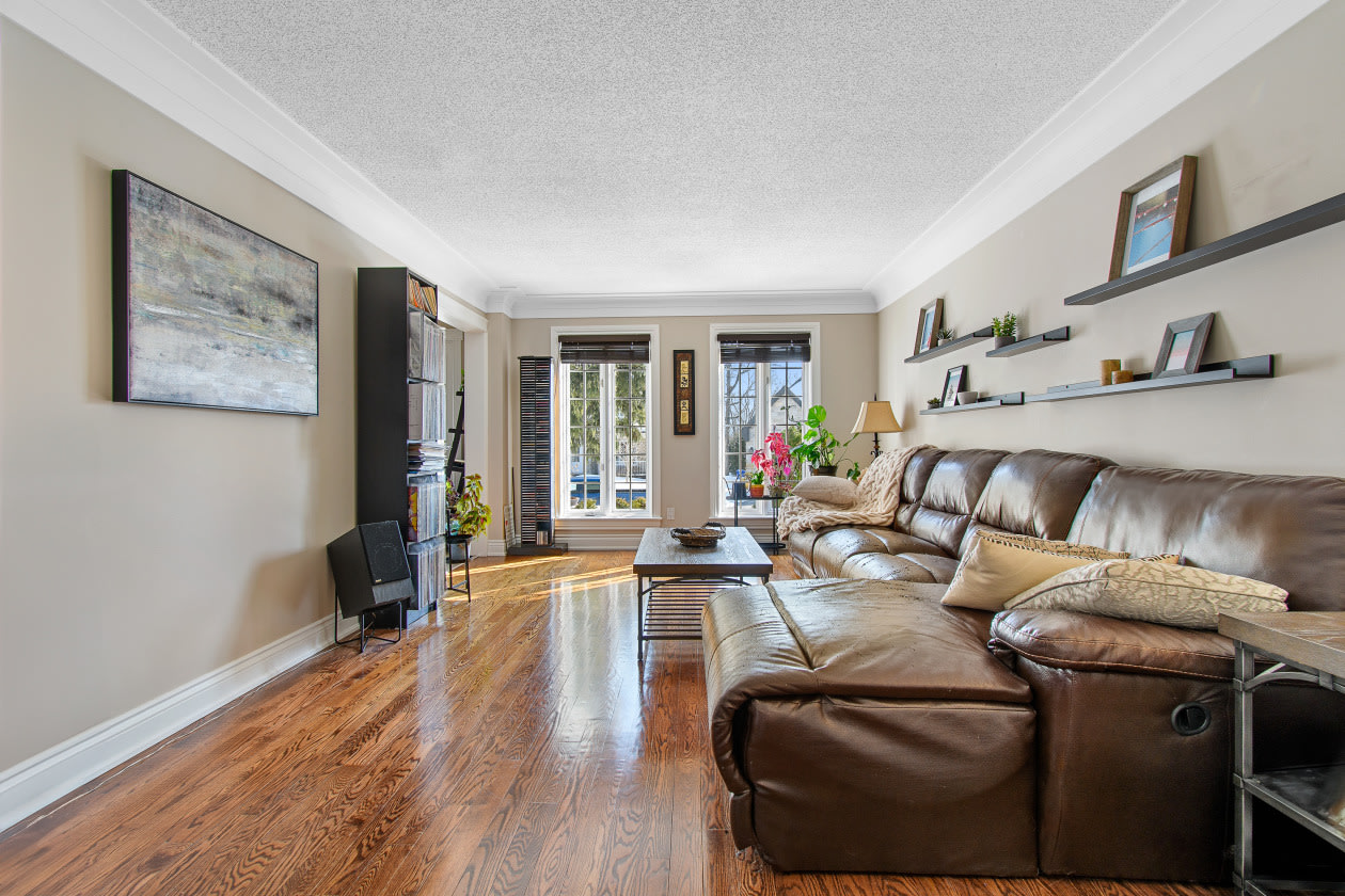 Salon — 77 Rue Félix-Leclerc, Gatineau, J9H 6Y2, Gatineau