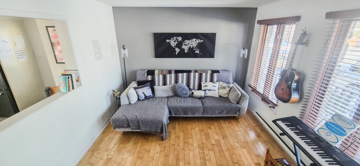 Salon — 23 Rue Edgar-Séguin, Rigaud, J0P 1P0, Rigaud