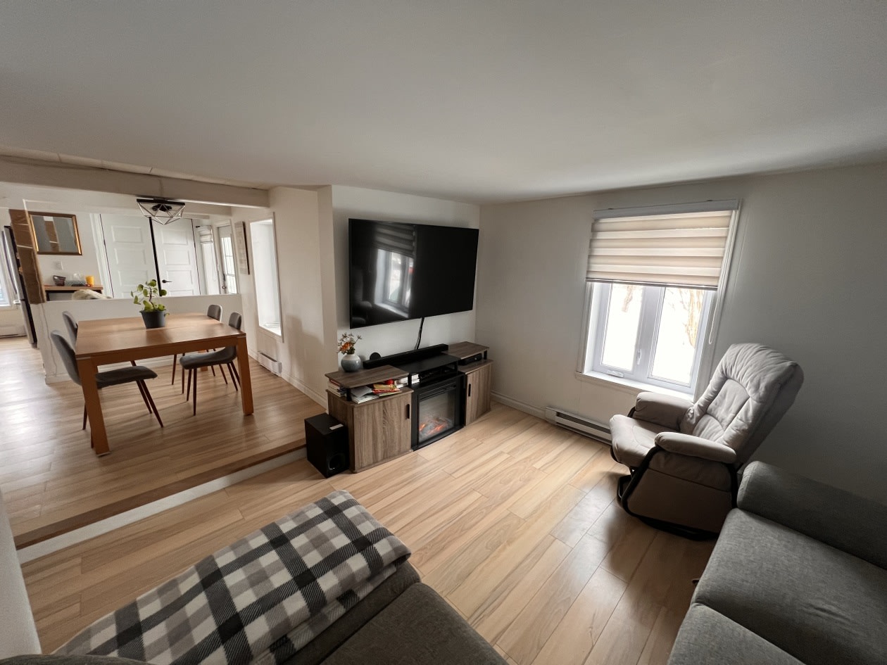 Salon — 3903 Av Saint-Augustin, Lévis, G6Z 8J4, Lévis