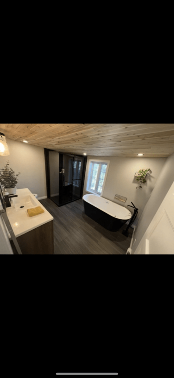 Salle de bains — 3903 Av Saint-Augustin, Lévis, G6Z 8J4, Lévis