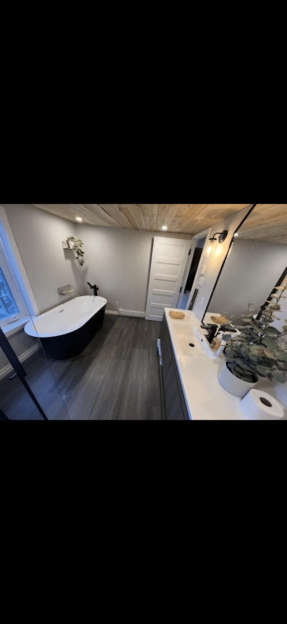 Salle de bains — 3903 Av Saint-Augustin, Lévis, G6Z 8J4, Lévis