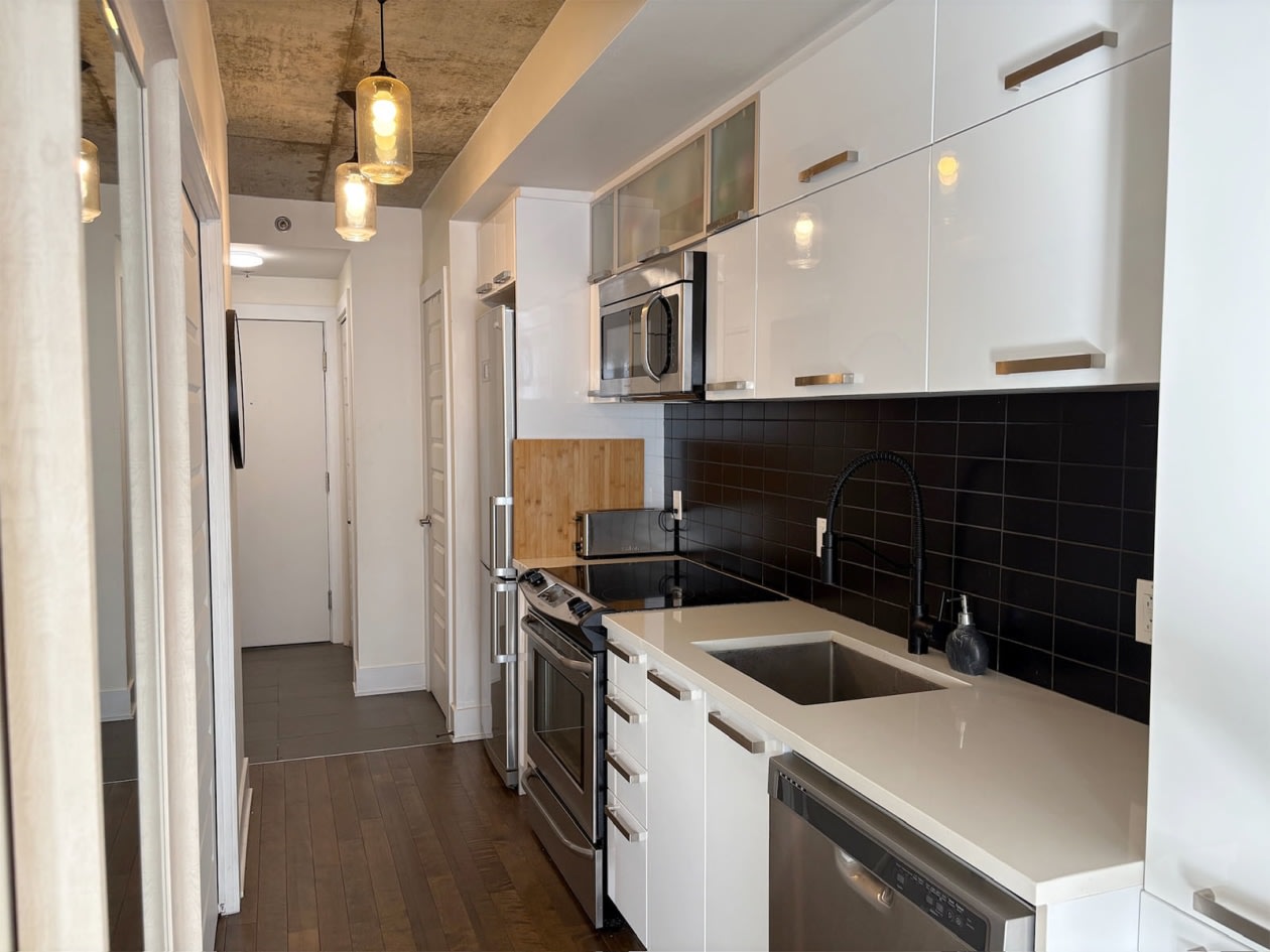 Cuisinette — 225 Rue De La Montagne, 715, Montréal, H3C 2A6, Montréal