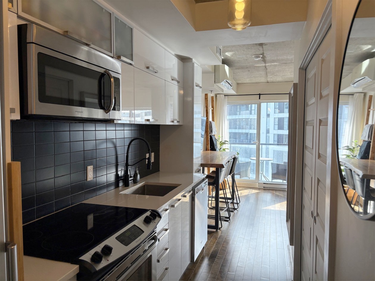 Cuisinette — 225 Rue De La Montagne, 715, Montréal, H3C 2A6, Montréal