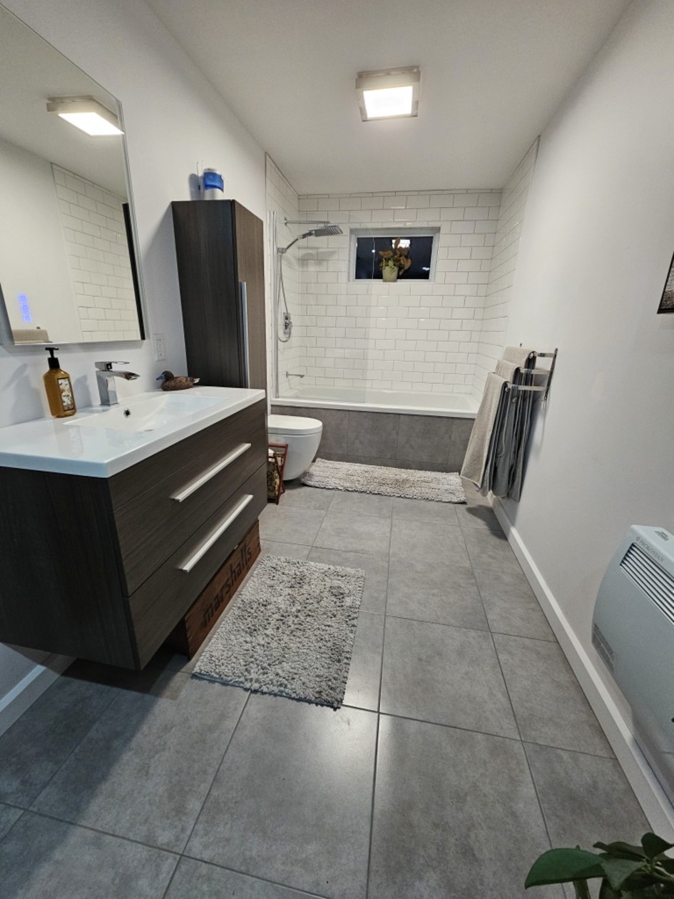 Salle de bains — 373 chemin Sinclair, Bronwsburg-Chatam, J8G 1X3, Bronwsburg-Chatam