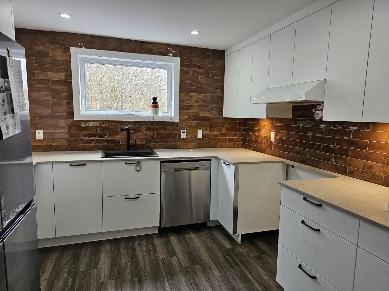 Cuisinette — 373 chemin Sinclair, Bronwsburg-Chatam, J8G 1X3, Bronwsburg-Chatam