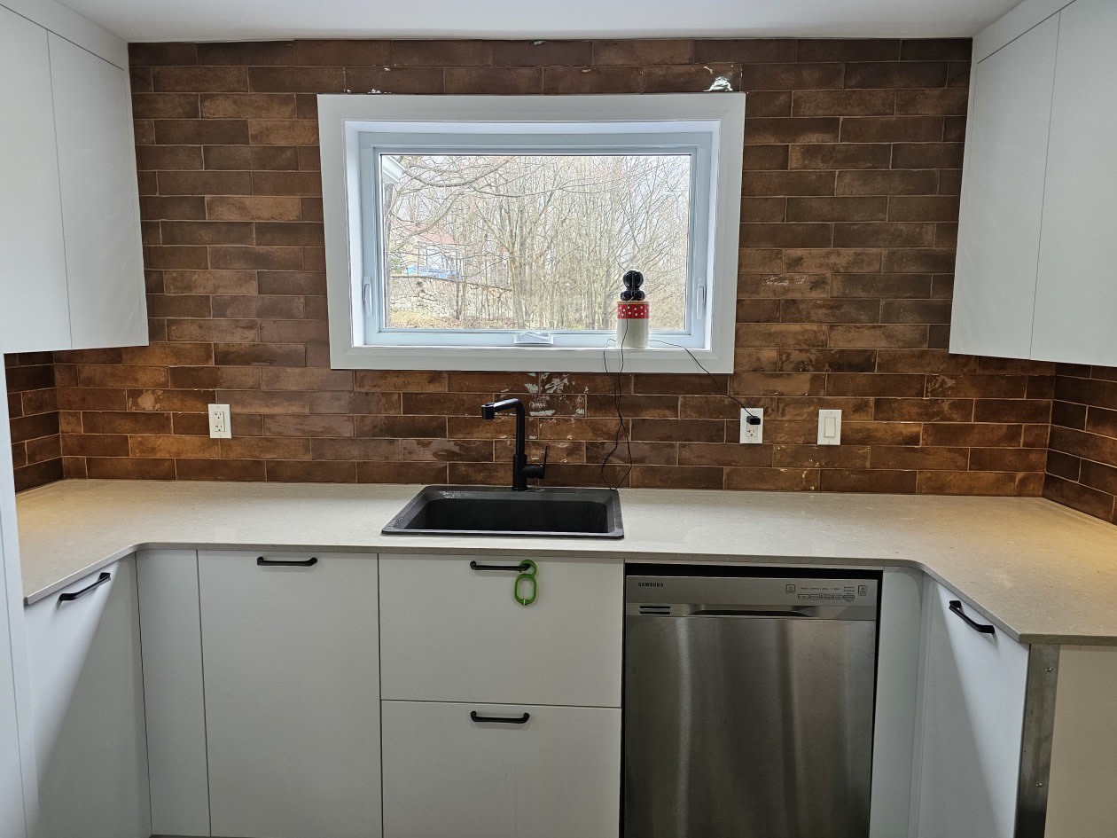 Cuisinette — 373 chemin Sinclair, Bronwsburg-Chatam, J8G 1X3, Bronwsburg-Chatam