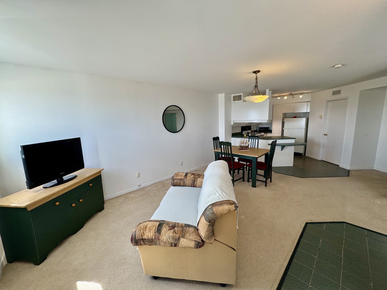 Salon — 61 Rue Des Villas, La Malbaie, G5A 3B9, La Malbaie