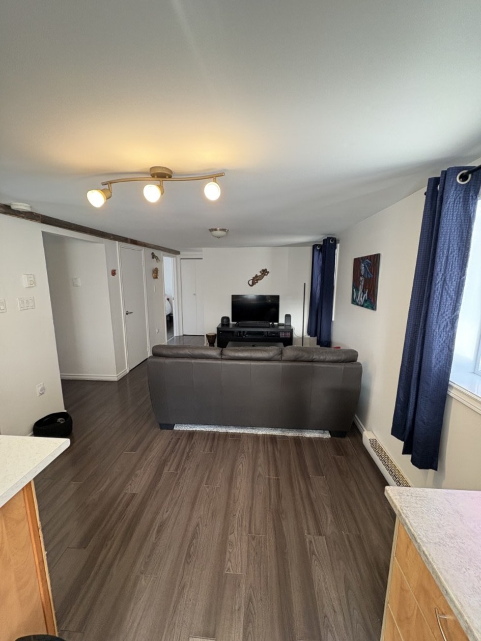 Salon — 908-912 Rue Des Érables, Mascouche, J7L 3H3, Mascouche