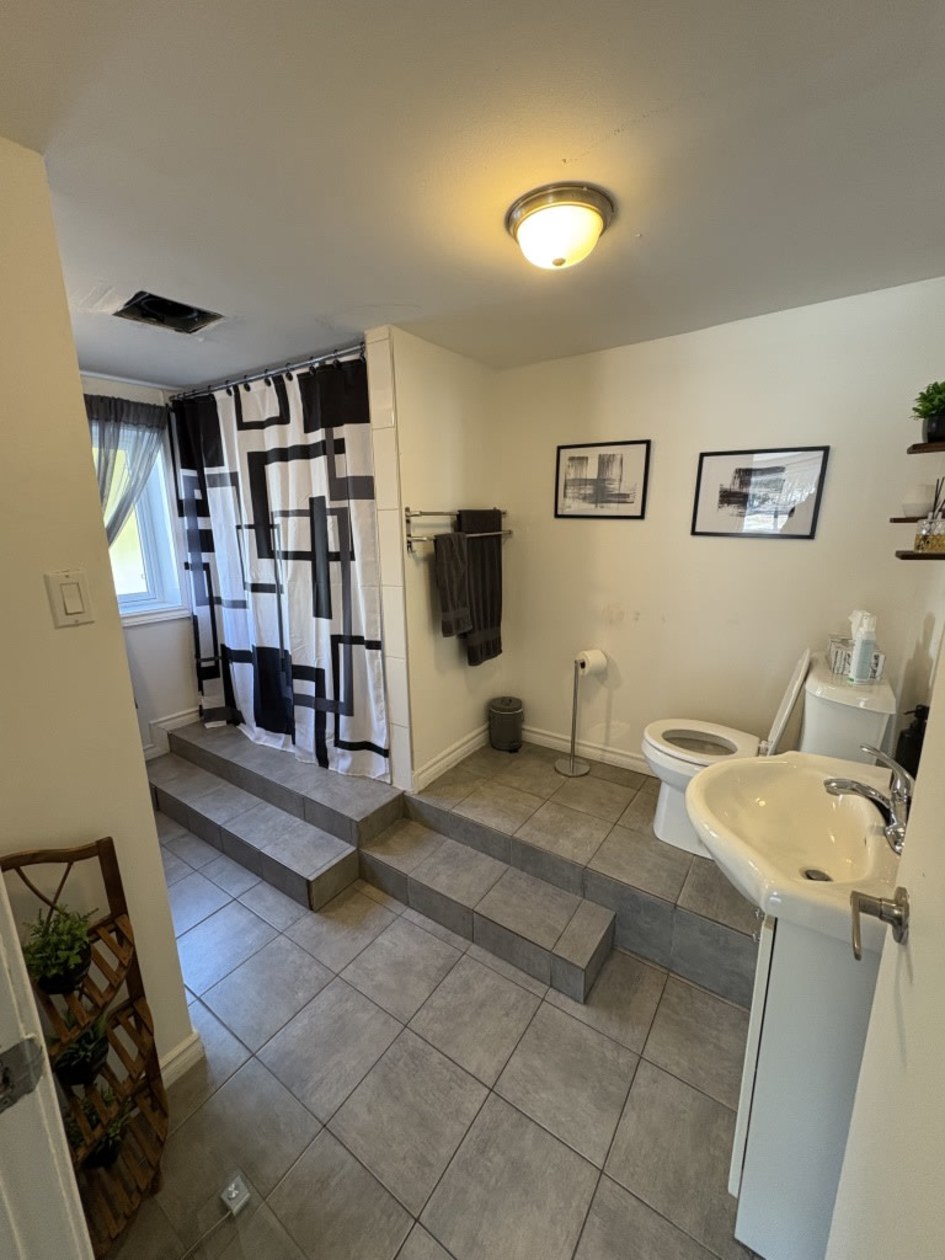 Salle de bains — 908-912 Rue Des Érables, Mascouche, J7L 3H3, Mascouche