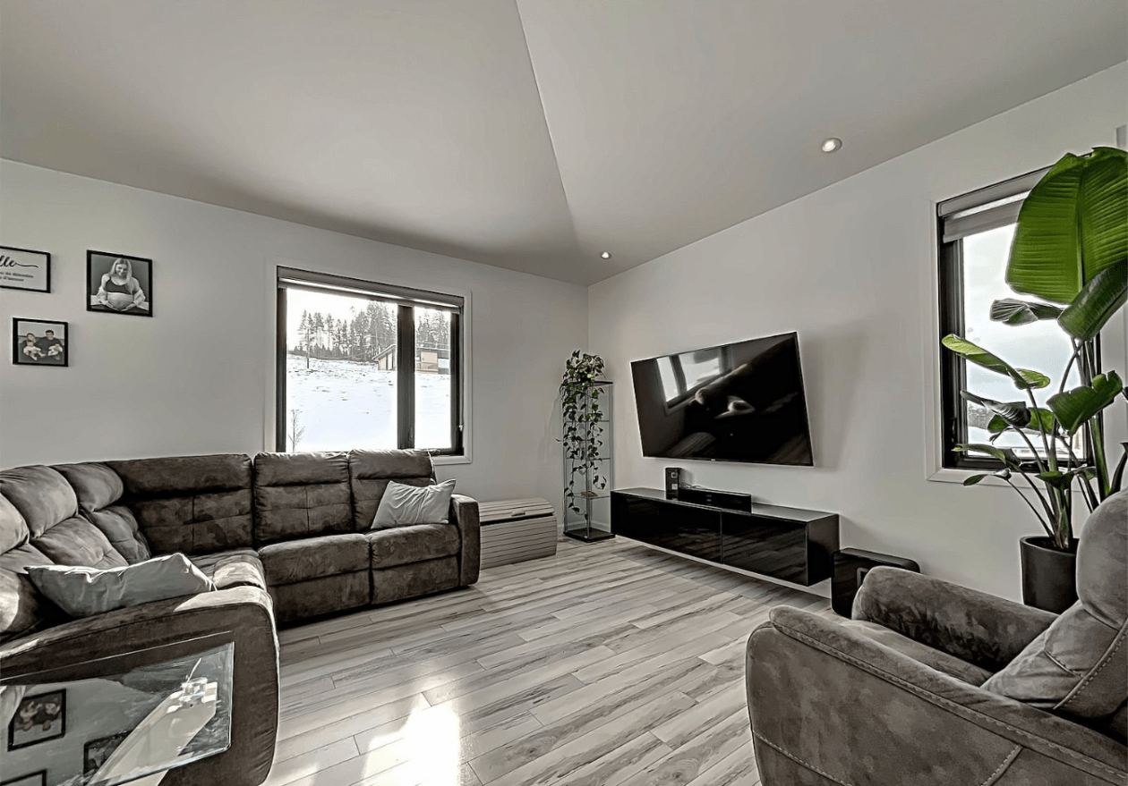 Salon — 394 36E Rue, Notre-Dame-Des-Pins, G0M 1K0, Notre-Dame-Des-Pins