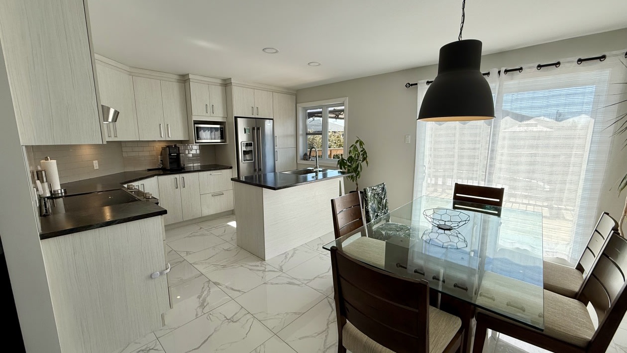 Salle à manger — 522 Av. Des Dalles, Shawinigan, G9P 0G9, Shawinigan