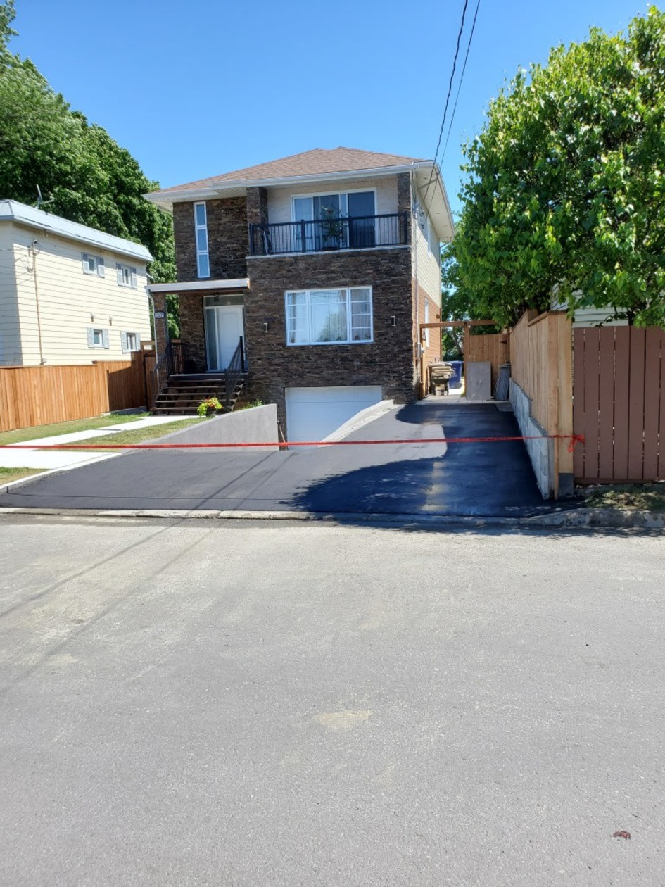 1022 Rue Saint-Thomas — photo 1
