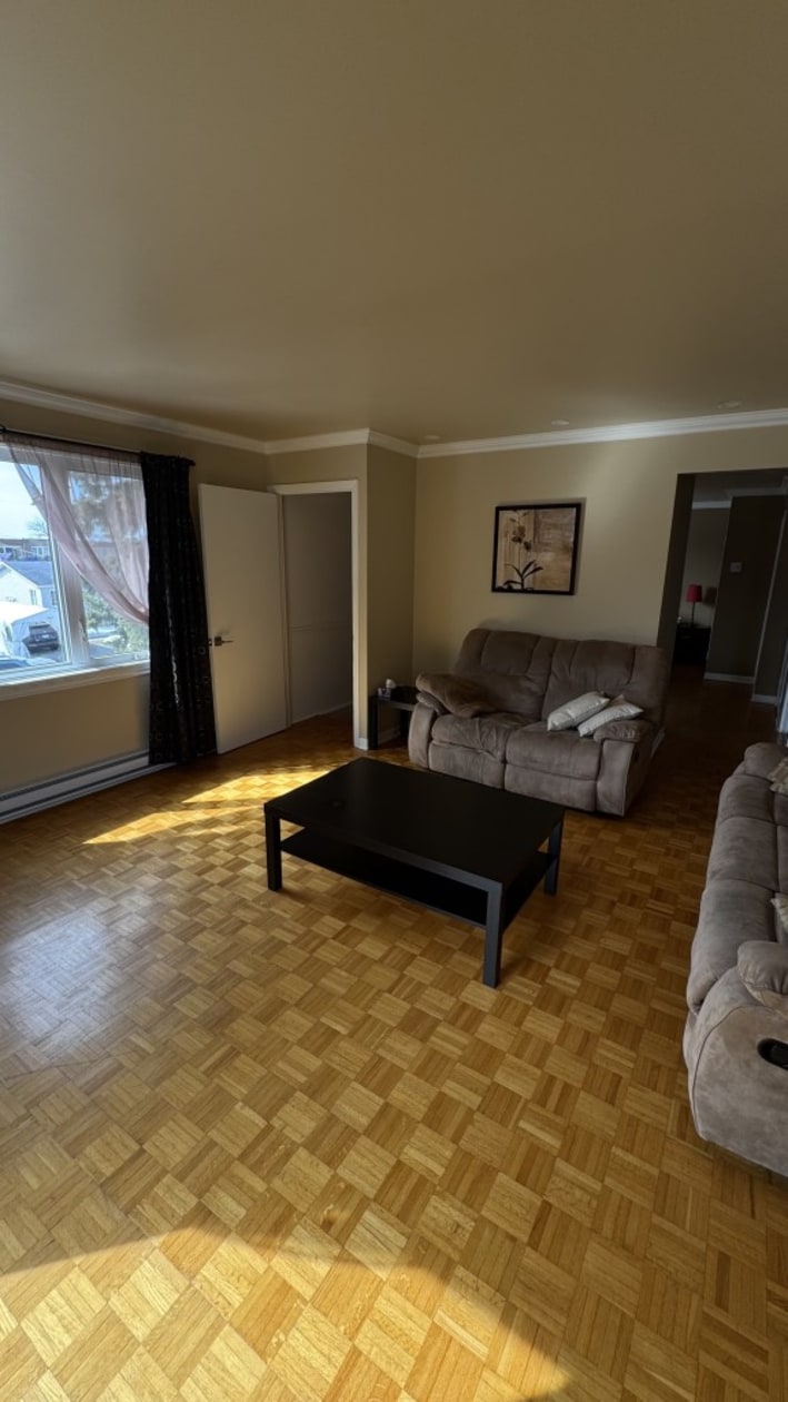Salon — 91 Rue Vanier, Repentigny, J6A 4Y4, Repentigny
