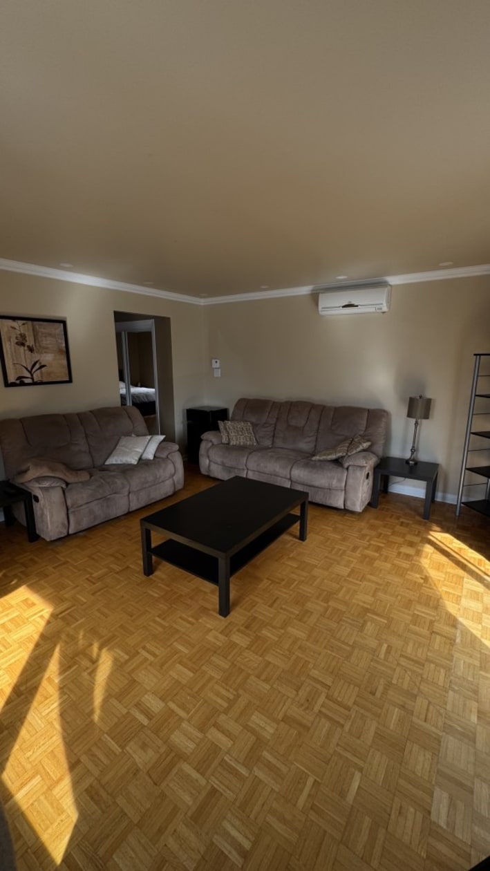 Salon — 91 Rue Vanier, Repentigny, J6A 4Y4, Repentigny