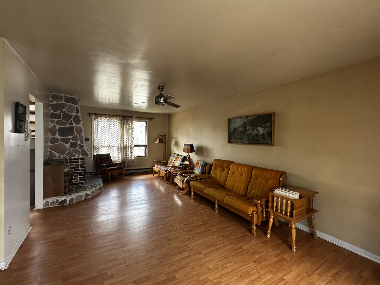 Salle familiale — 250 Av. Sainte-Marie, Louiseville, J5V 1E9, Louiseville