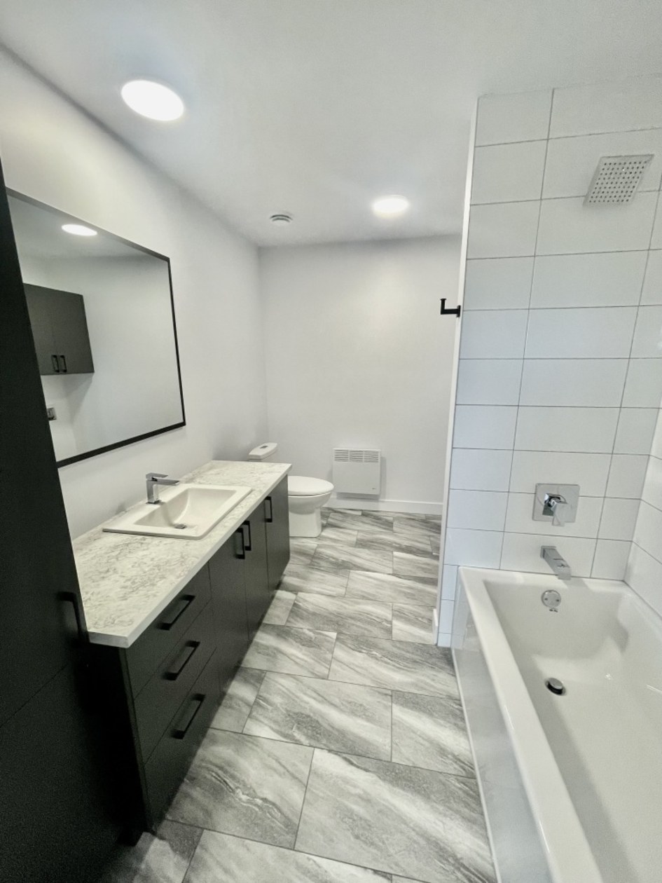 Salle de bains — 1535 Rue Belvédère S., 1, Sherbrooke, J1H 4E4, Sherbrooke