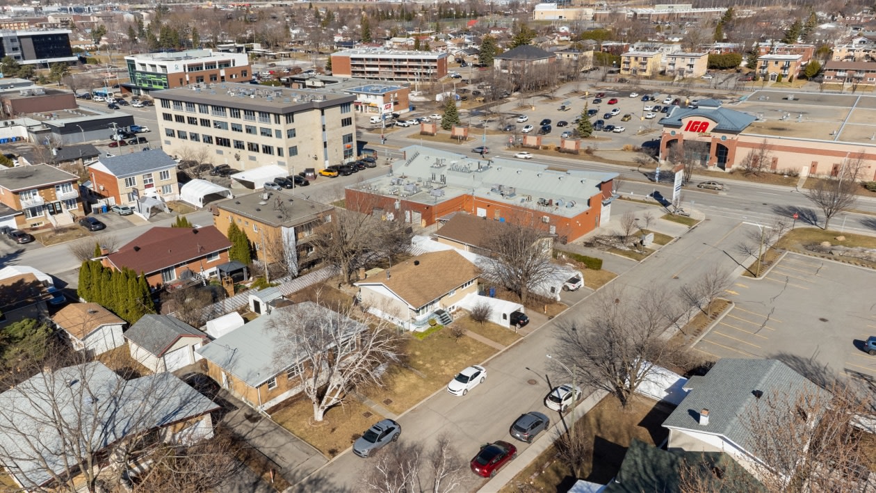Photo 2 — 932 Rue Louis-H. Desjardins, Terrebonne, J6W 2X3, Terrebonne