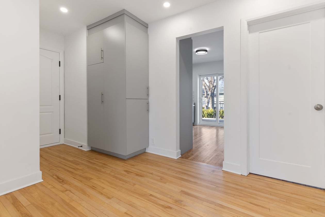 1115 6E Av — photo 3