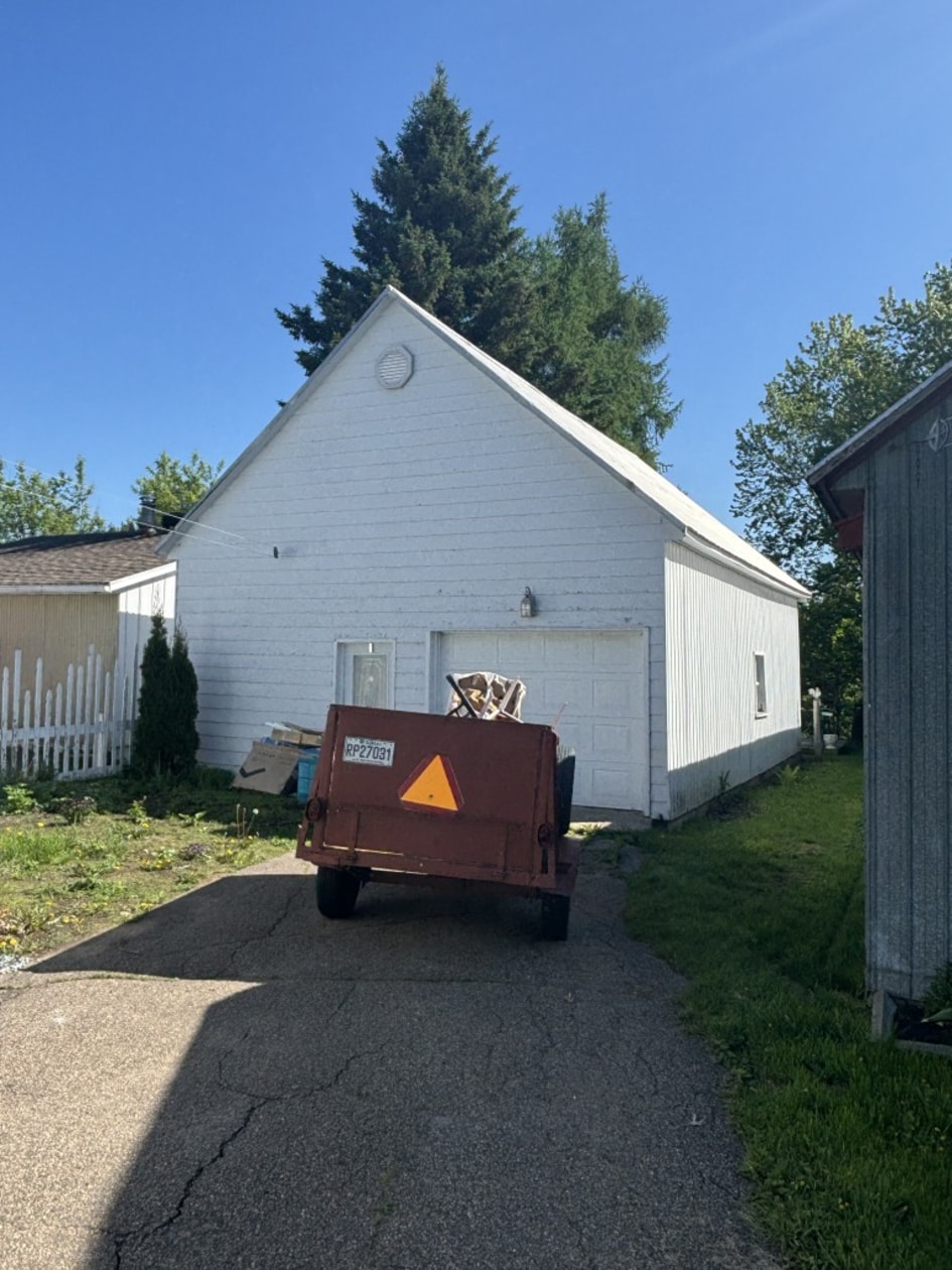 Garage — 540 Rue Duchesnay, Saint-Justin, J0K 2V0, Saint-Justin