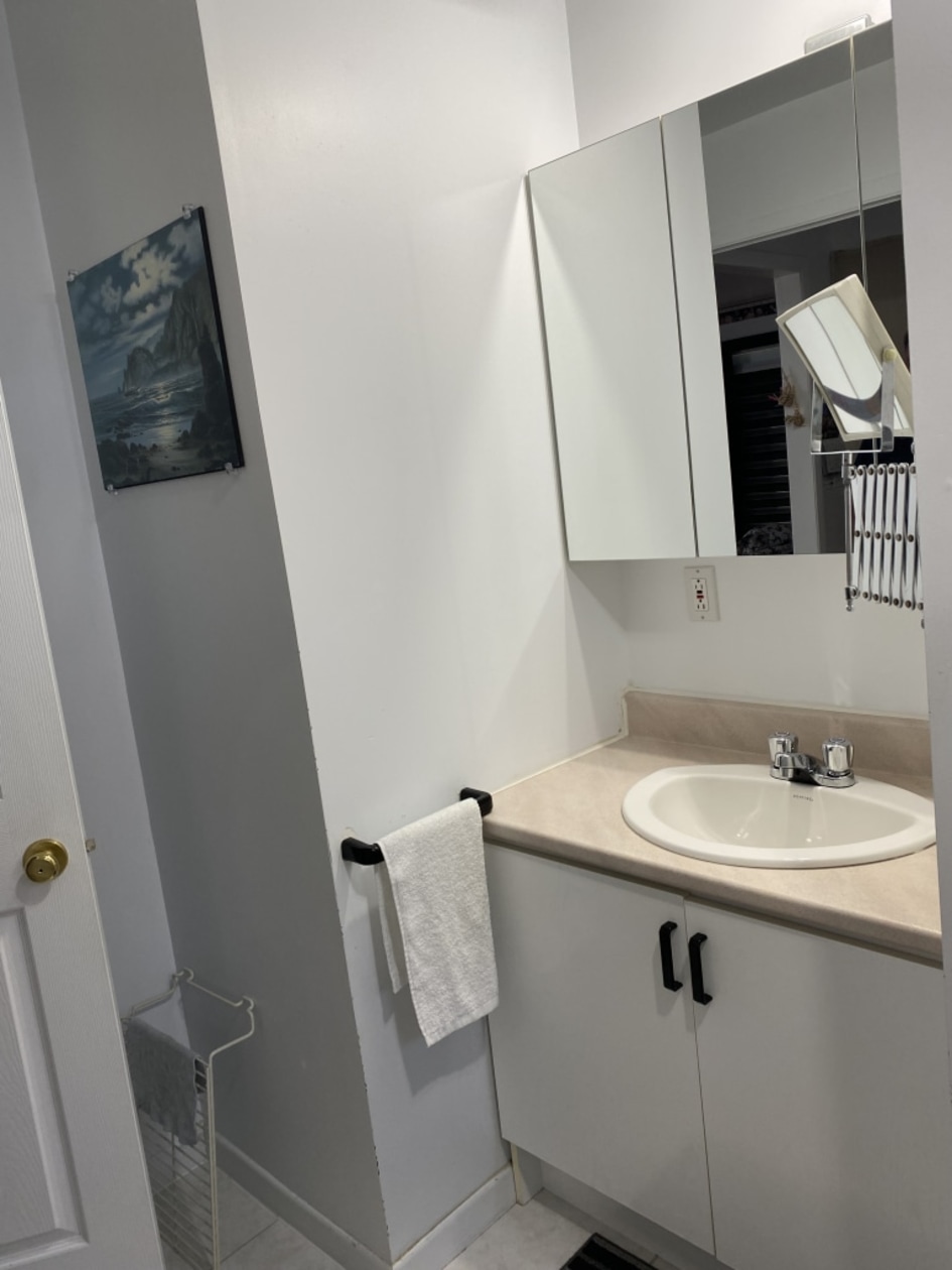 Salle de bains — 61 Av. 7e, Drummondville, J2B 2P8, Drummondville