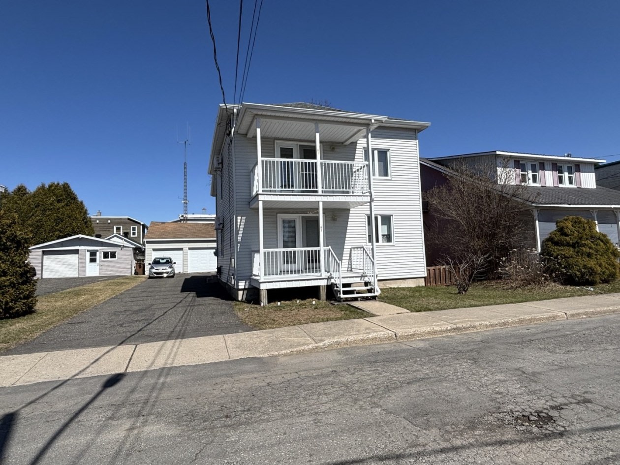 61 Av. 7e — photo 1