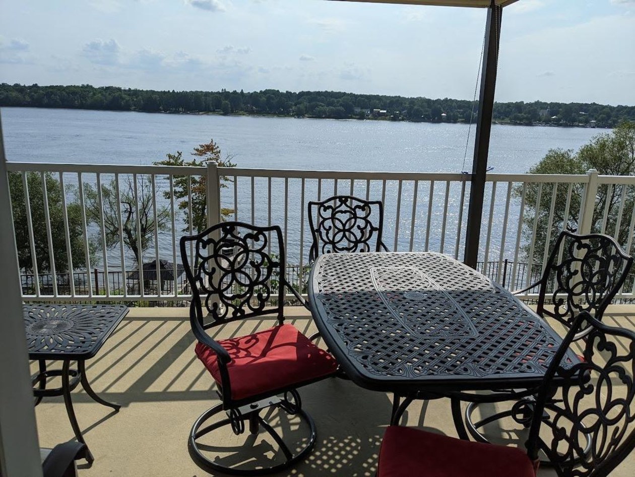 Balcon — 50 Rte Du Long-Sault, Saint-André-d'Argenteuil, J0V 1X0, Saint-André-d'Argenteuil