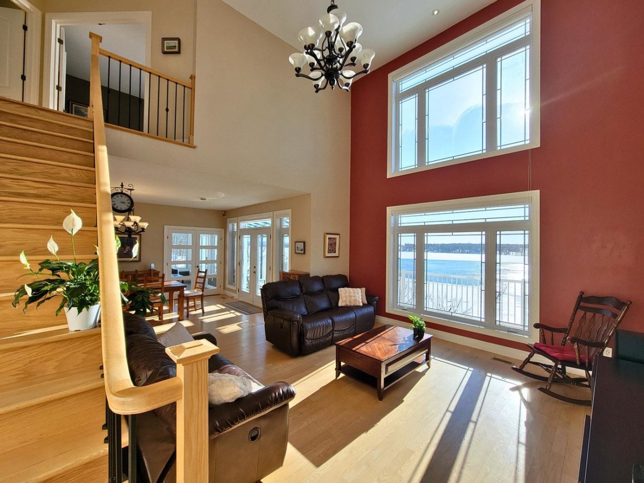 Salon — 50 Rte Du Long-Sault, Saint-André-d'Argenteuil, J0V 1X0, Saint-André-d'Argenteuil
