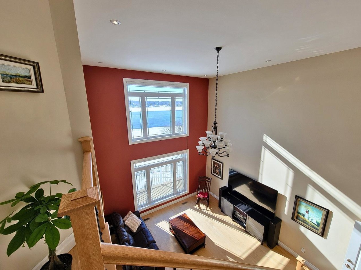 Salon — 50 Rte Du Long-Sault, Saint-André-d'Argenteuil, J0V 1X0, Saint-André-d'Argenteuil