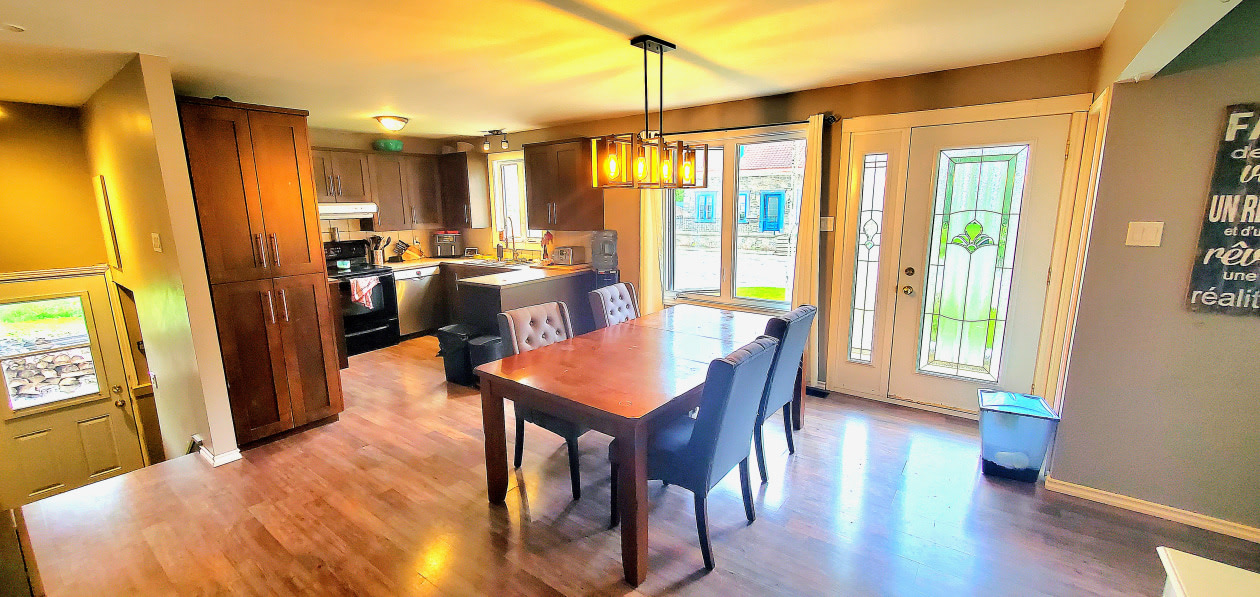 Salle à manger — 1395 Av. Nicolas Perrot, Bécancour, G9H 3B8, Bécancour