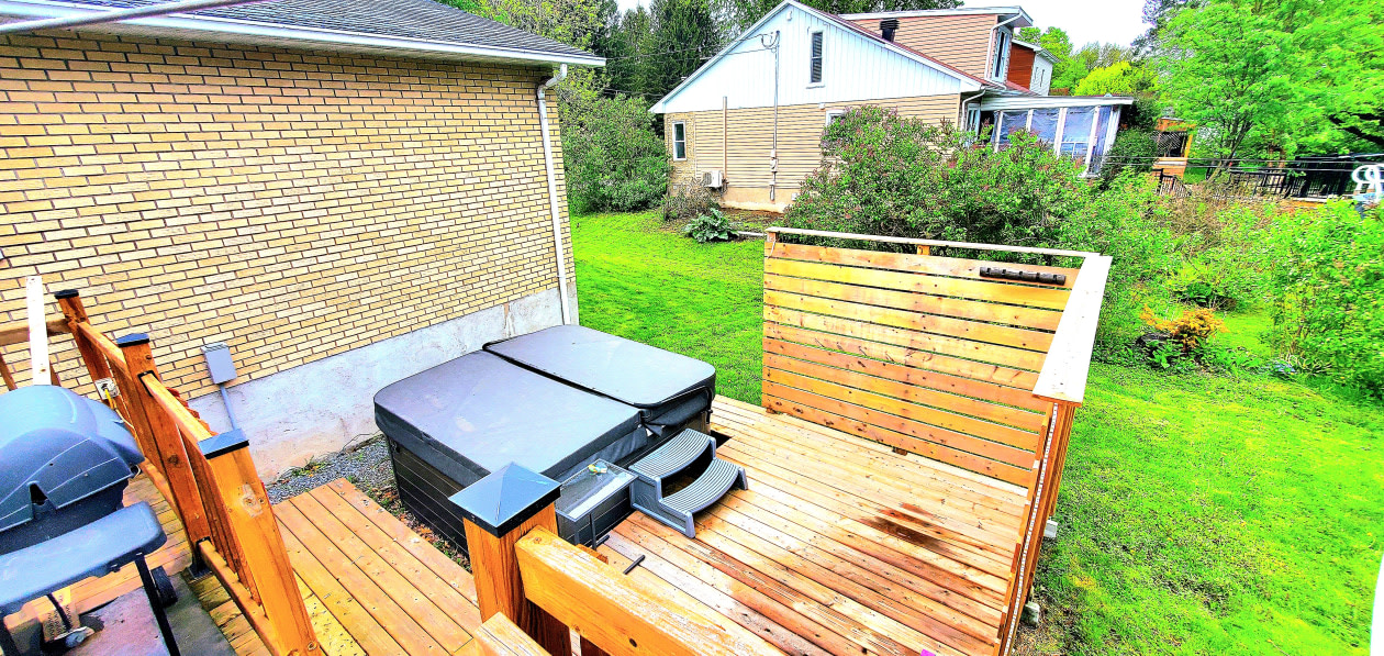 Terrasse — 1395 Av. Nicolas Perrot, Bécancour, G9H 3B8, Bécancour