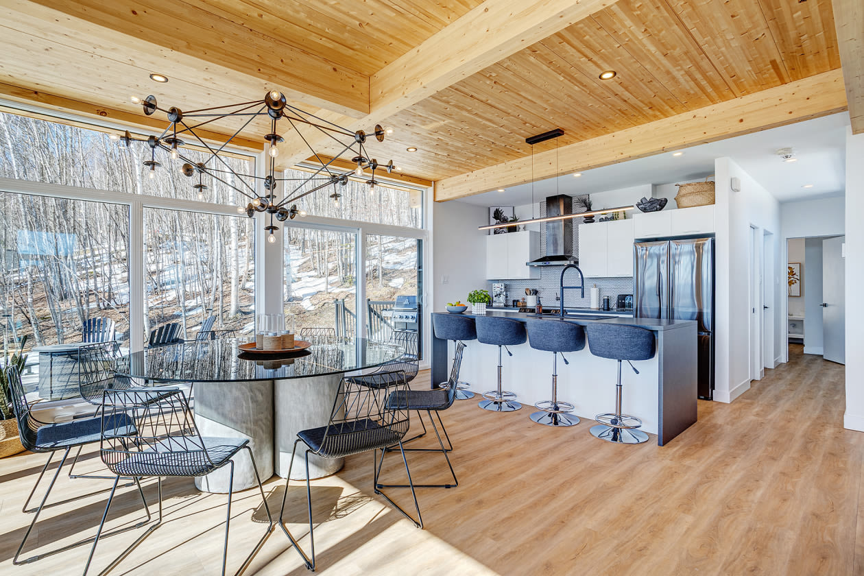 Salle à manger — 435 Ch. du Château, Saint-Donat-de-Montcalm, J0T 2C0, Saint-Donat-de-Montcalm