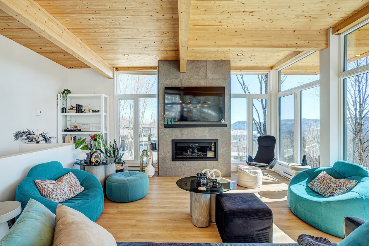 Salon — 435 Ch. du Château, Saint-Donat-de-Montcalm, J0T 2C0, Saint-Donat-de-Montcalm