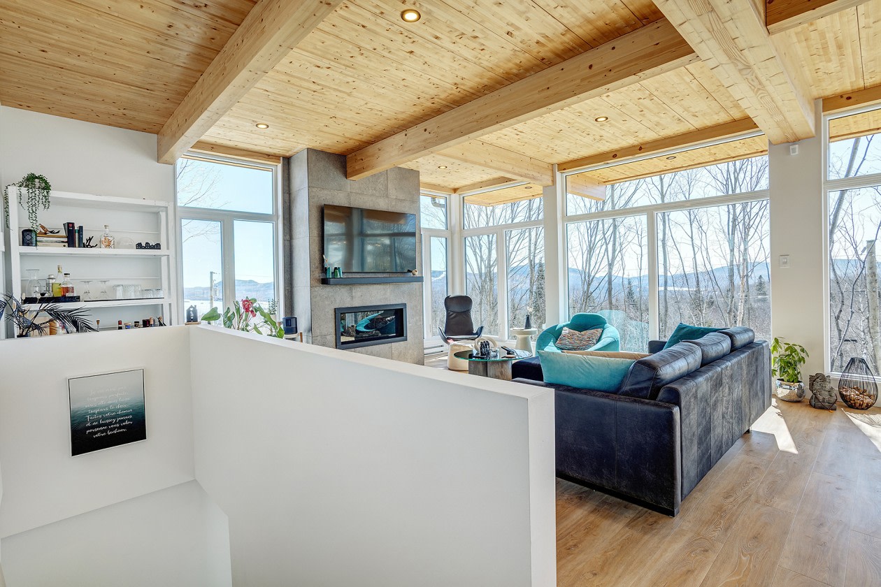 Salon — 435 Ch. du Château, Saint-Donat-de-Montcalm, J0T 2C0, Saint-Donat-de-Montcalm