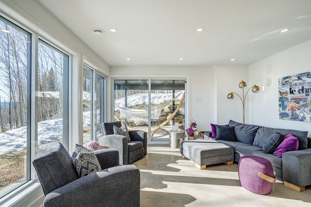 Salon — 435 Ch. du Château, Saint-Donat-de-Montcalm, J0T 2C0, Saint-Donat-de-Montcalm
